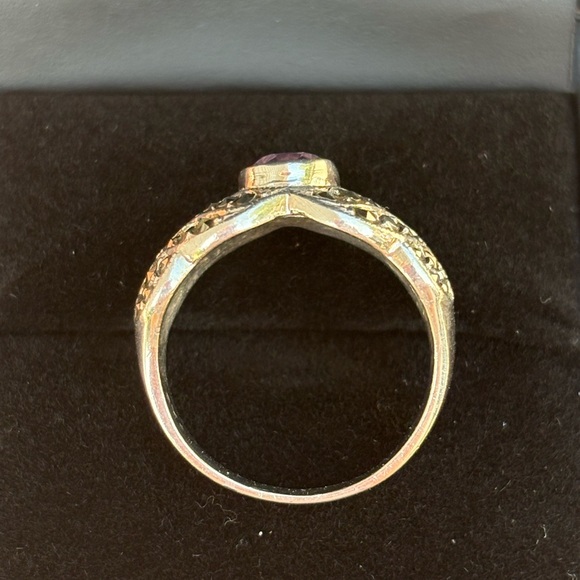 Vintage Amethyst & Marcasite Sterling Silver Ring - Picture 6 of 9